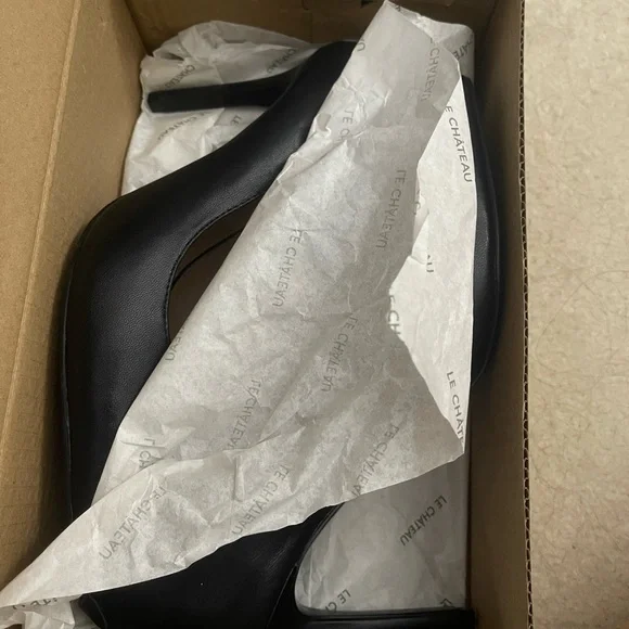 Pointed Toe Heels - Picture 2 of 3